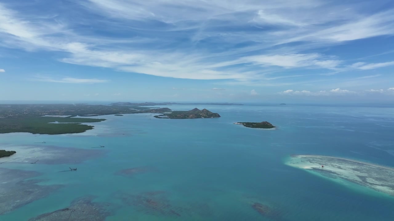 菲律宾，宿务省Cebu，保和省，保和岛Bohol，马比尼Mabini，海湾，水产养殖，螃蟹船，航拍视频素材