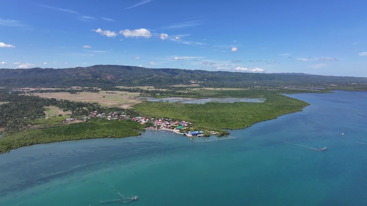 菲律宾，米沙鄢群岛，宿务省Cebu，宿务海峡，保和岛Bohol，MATABAO，码头，水产养殖，航拍视频素材