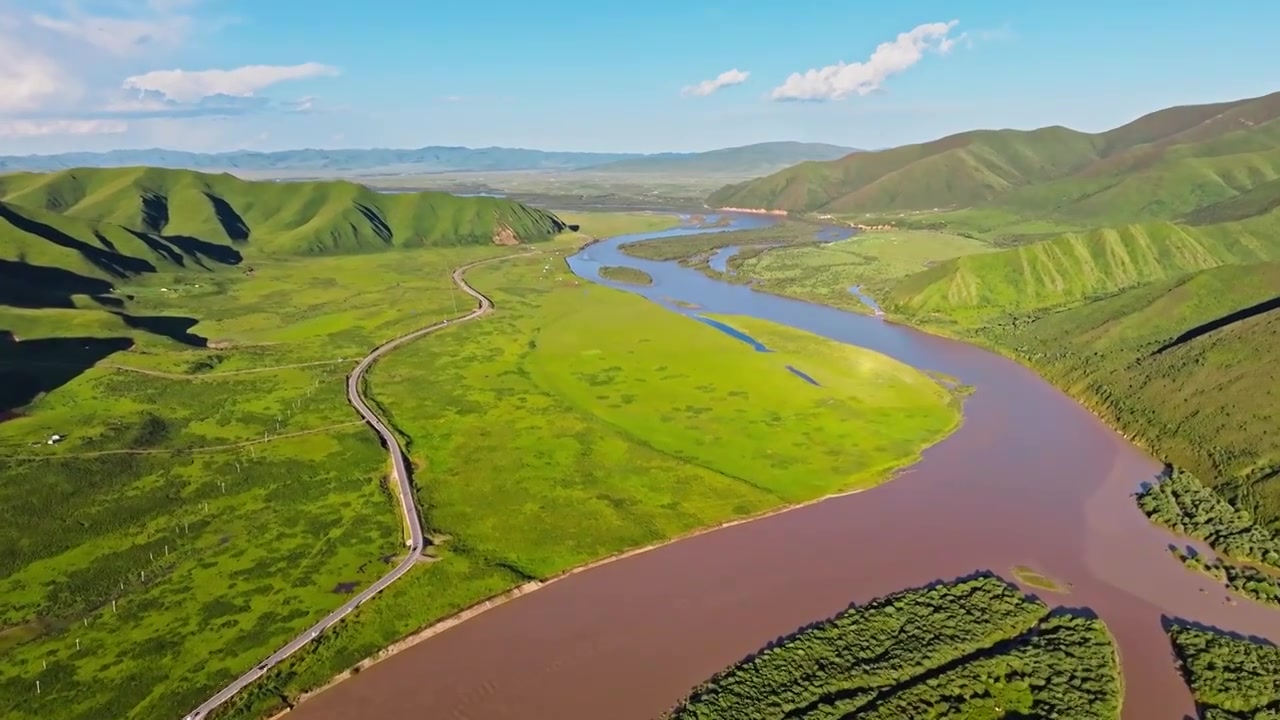 青海果洛黄河的水流，九曲黄河夏天的景观，三江源自然保护区，黄河生态之美视频素材