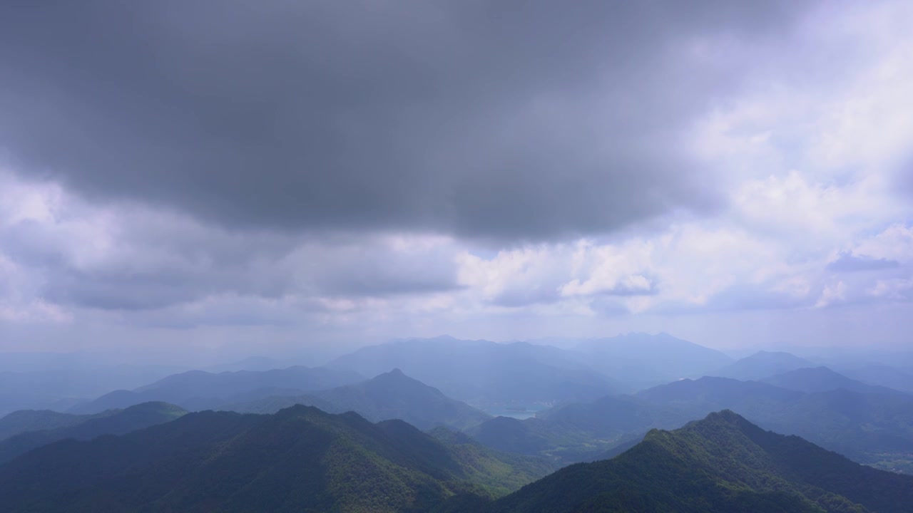 多云天空山峰视频下载