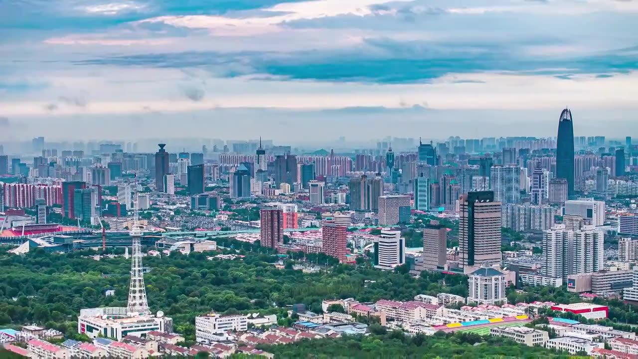 济南绿地中心多云航拍移动延时视频素材