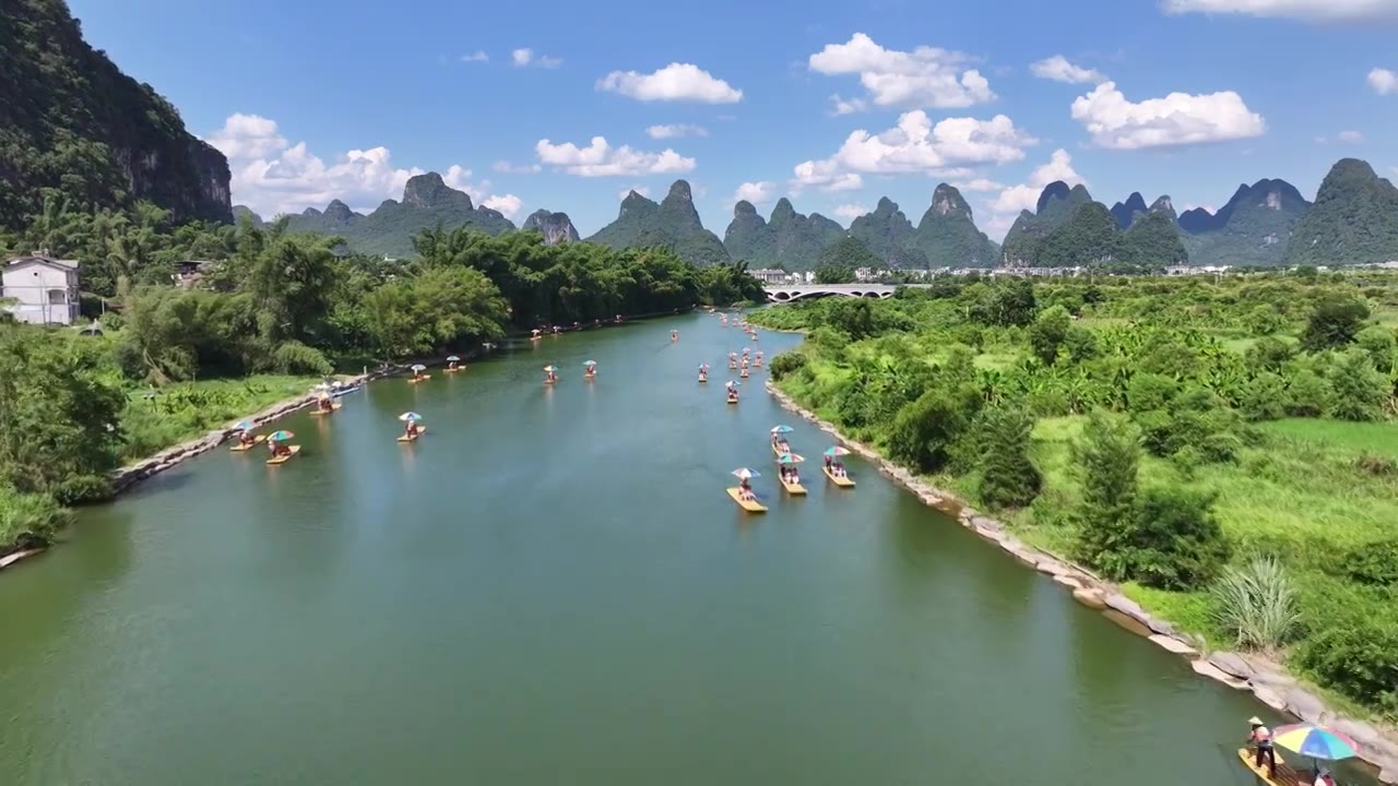 桂林阳朔遇龙河竹筏漂流航拍视频素材