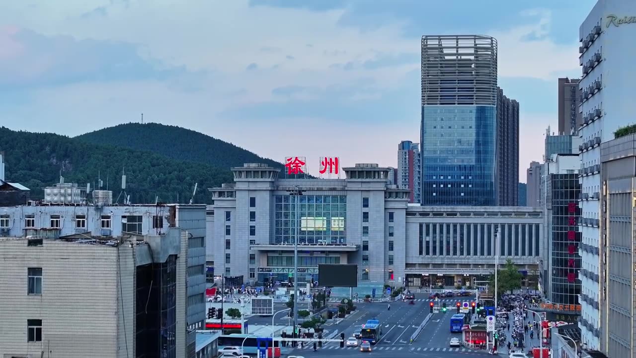 航拍蓝天白云天徐州火车站,徐州旅游城市宣传片背景视频素材