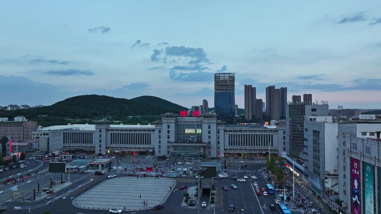 航拍蓝天白云天徐州火车站,徐州旅游城市宣传片背景视频素材