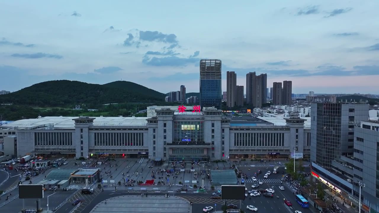 航拍蓝天白云天徐州火车站,徐州旅游城市宣传片背景视频素材