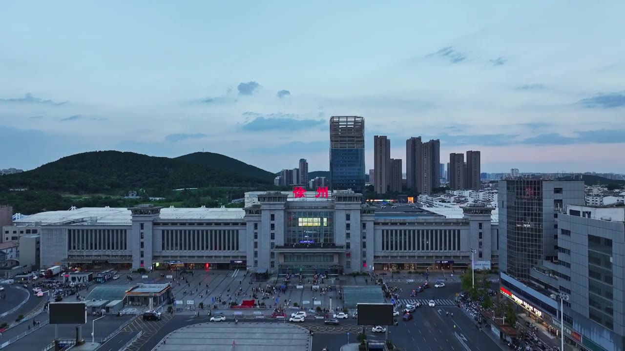 航拍蓝天白云天徐州火车站,徐州旅游城市宣传片背景视频素材