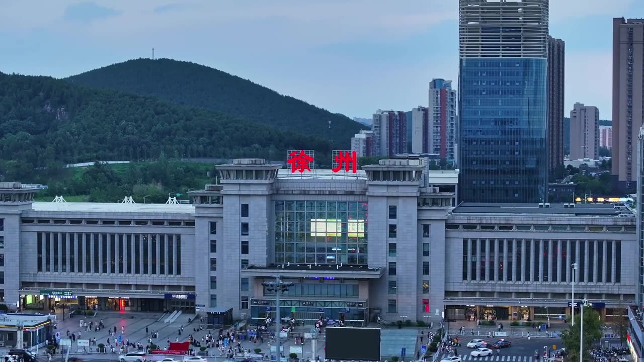 航拍蓝天白云天徐州火车站,徐州旅游城市宣传片背景视频素材