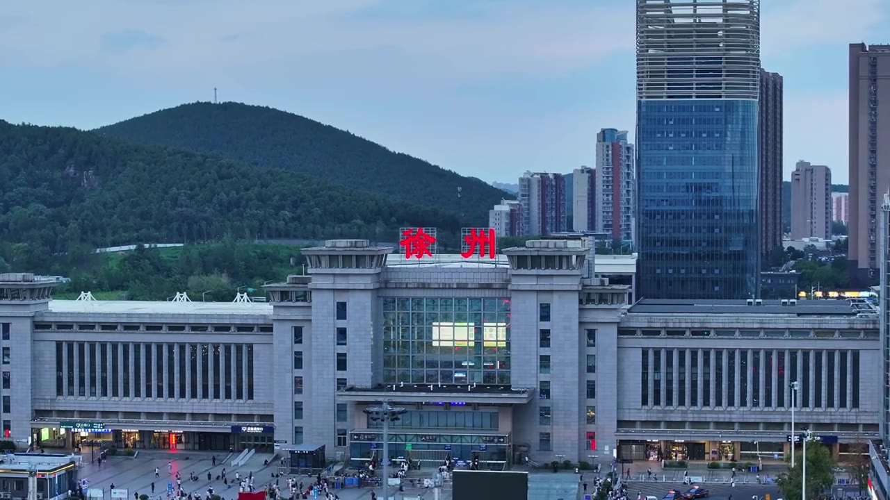 航拍蓝天白云天徐州火车站,徐州旅游城市宣传片背景视频素材