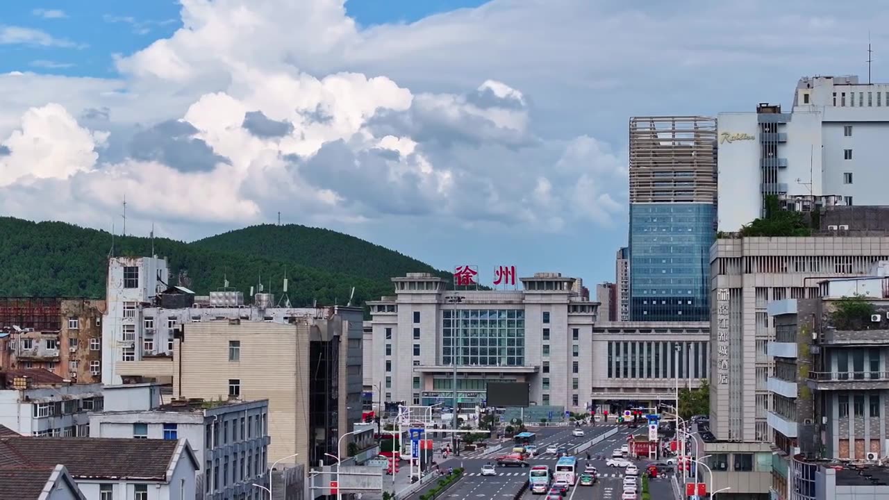 航拍蓝天白云天徐州火车站全景,徐州旅游城市宣传片视频素材