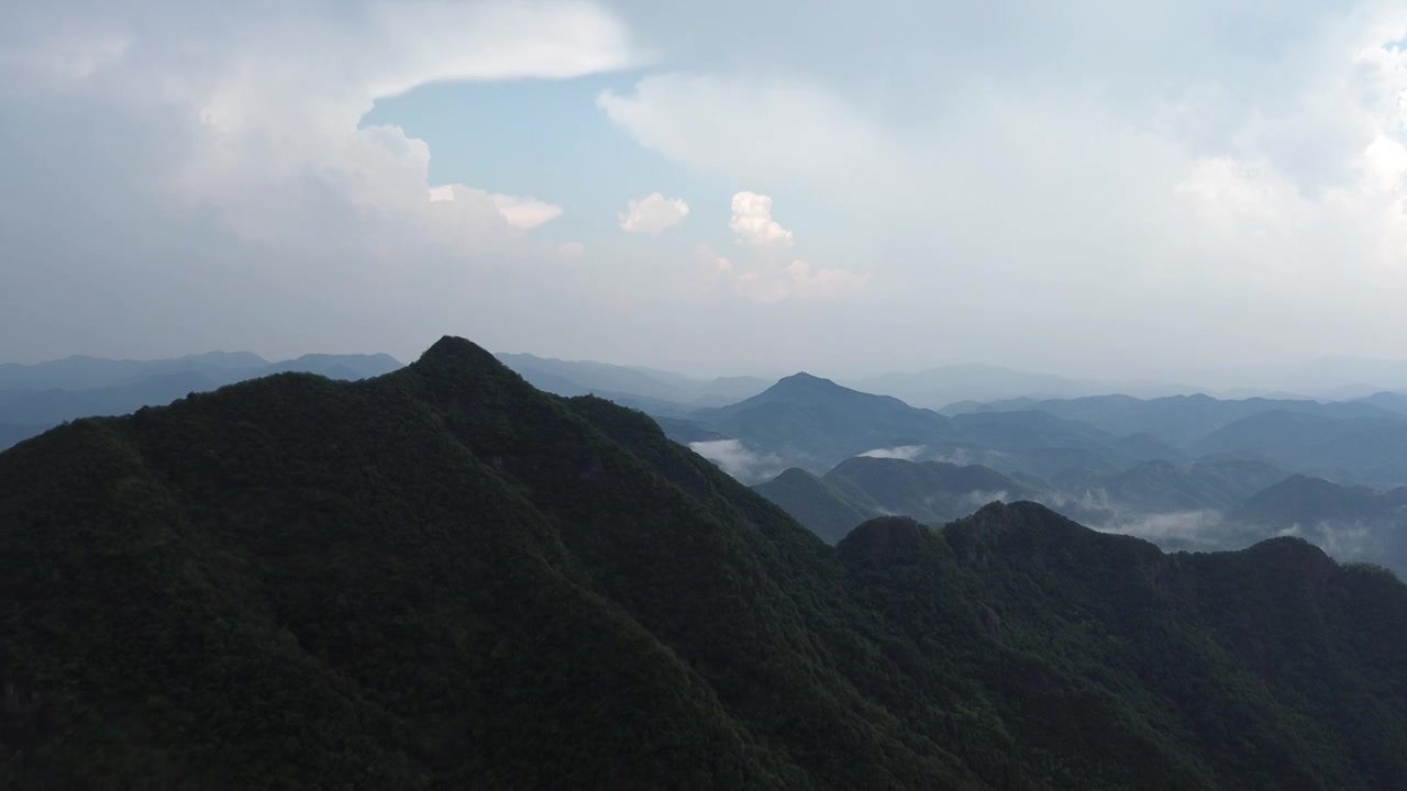 航拍群山山谷视频素材