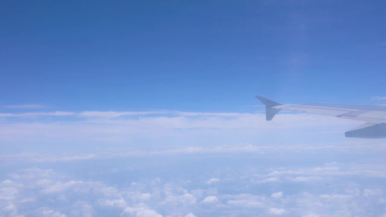 从飞机万米高空上航拍地球平流层云雾景观视频素材