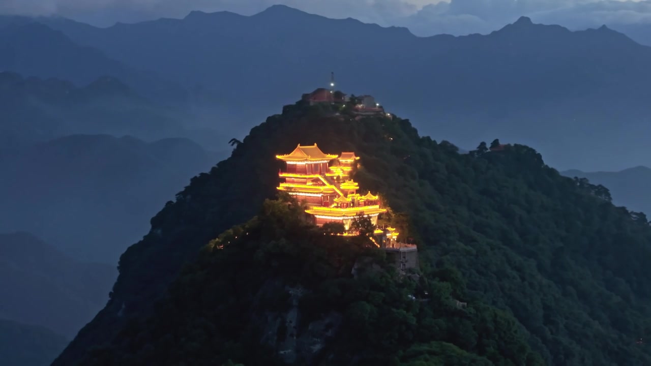 航拍秦岭山南五台寺庙日落夜景灯光视频下载