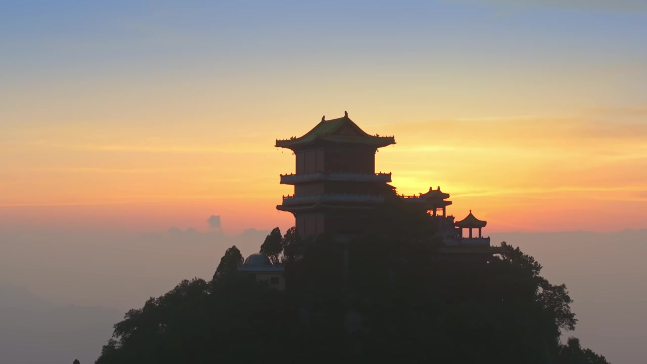 航拍秦岭山南五台寺庙日落夜景灯光视频下载