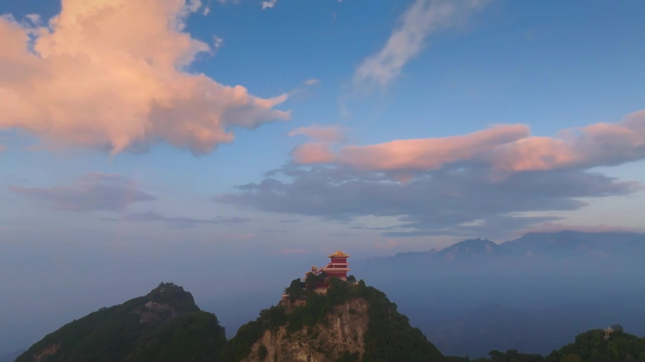 航拍秦岭山南五台寺庙日落夜景灯光视频下载