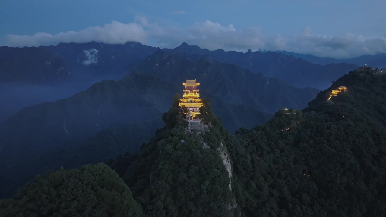 航拍秦岭山南五台寺庙日落夜景灯光视频下载