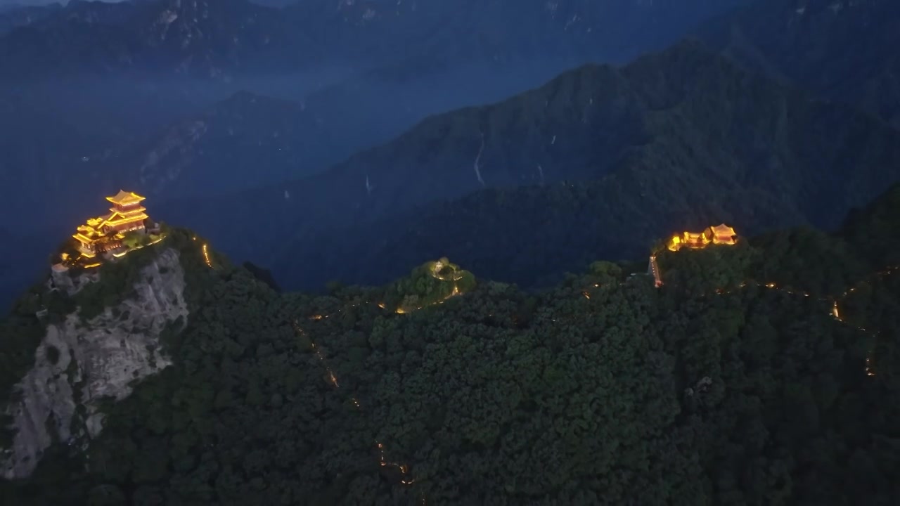 航拍秦岭山南五台寺庙日落夜景灯光视频下载