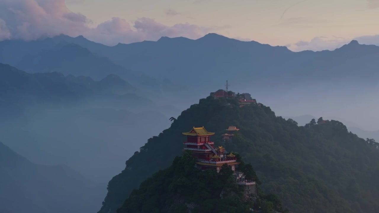 航拍秦岭山南五台寺庙日落夜景灯光视频素材