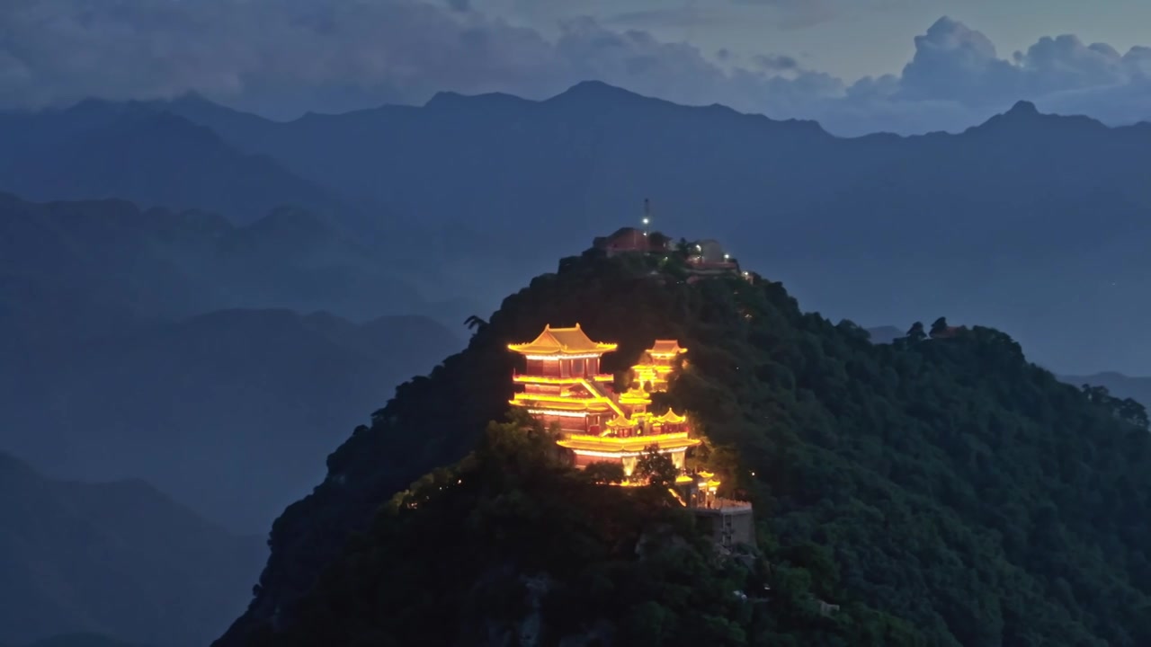 航拍秦岭山南五台寺庙日落夜景灯光视频素材