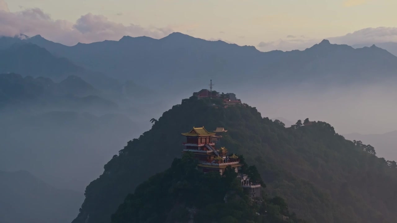 航拍秦岭山南五台寺庙日落夜景灯光视频素材