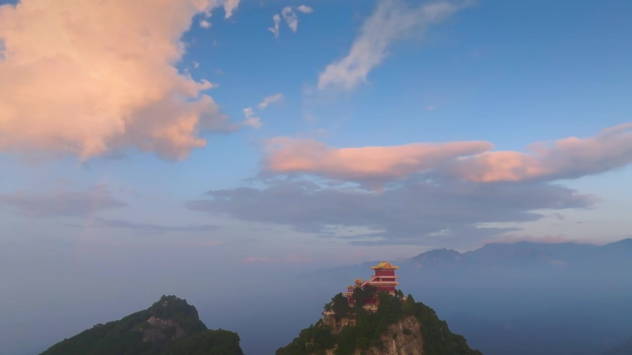 航拍秦岭山南五台寺庙日落夜景灯光视频下载