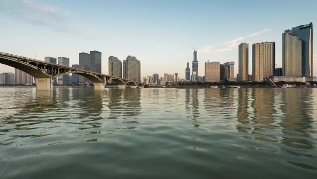 长沙橘子洲大桥湘江边建筑群外景延时视频素材