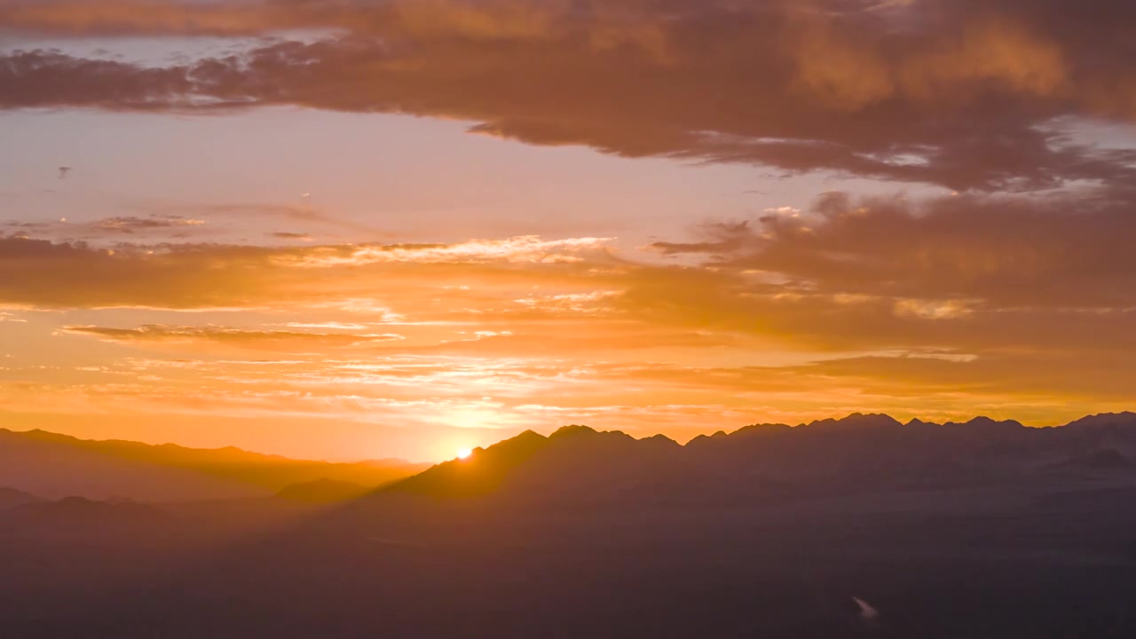 群山朝霞火烧云视频素材