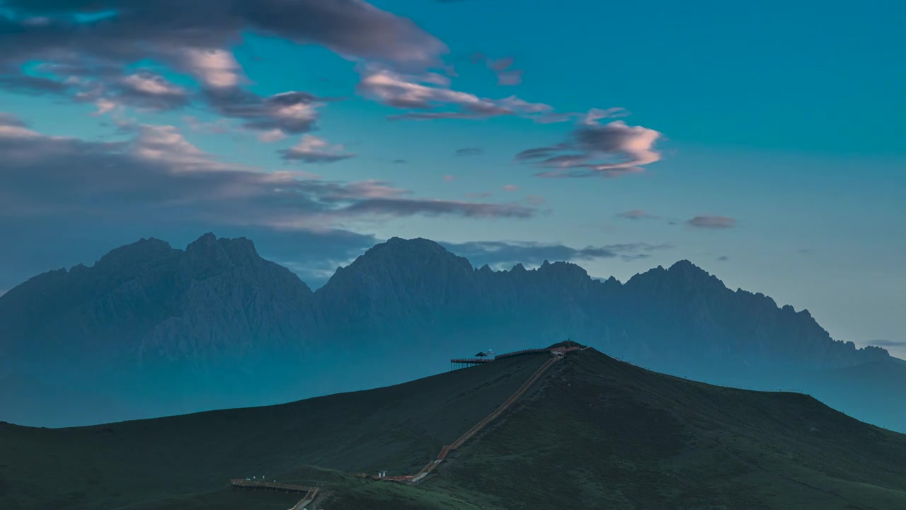 远眺群山的观景台视频素材