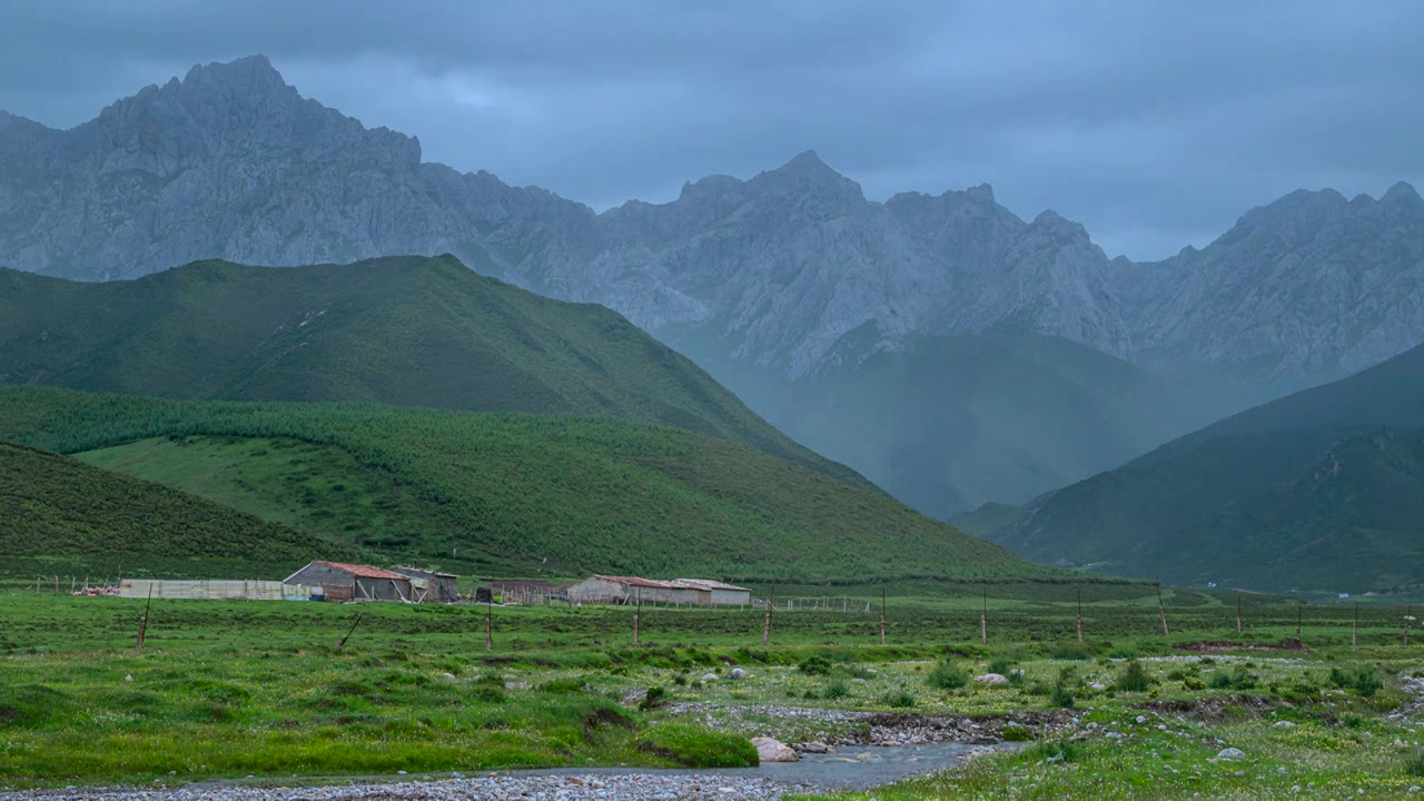 甘肃武威的山间草场湿地视频素材