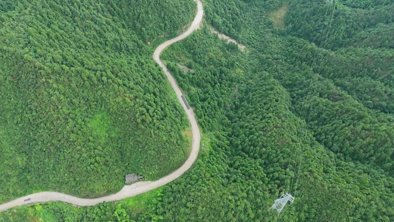 皖南山区茶籽岭山路航拍视频素材