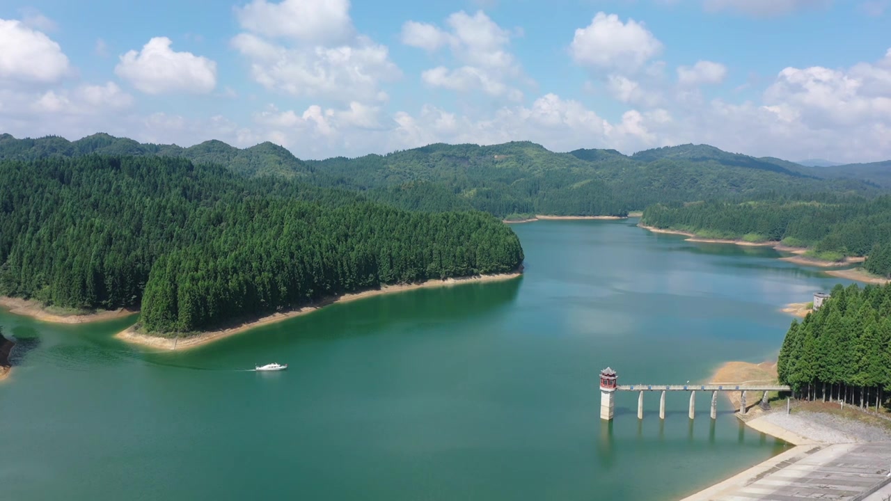 湖北利川福宝山水库夏季风光视频下载