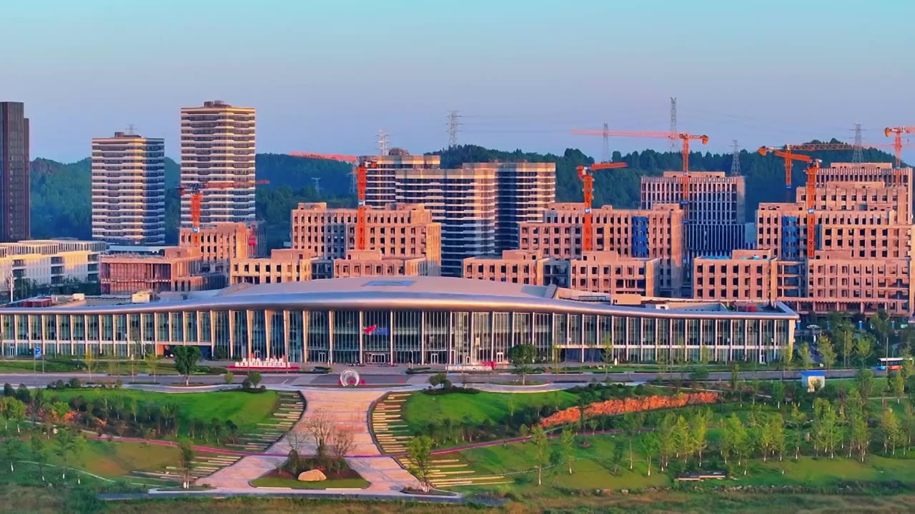 航拍晨光照耀的四川省资阳市临空经济区视频素材