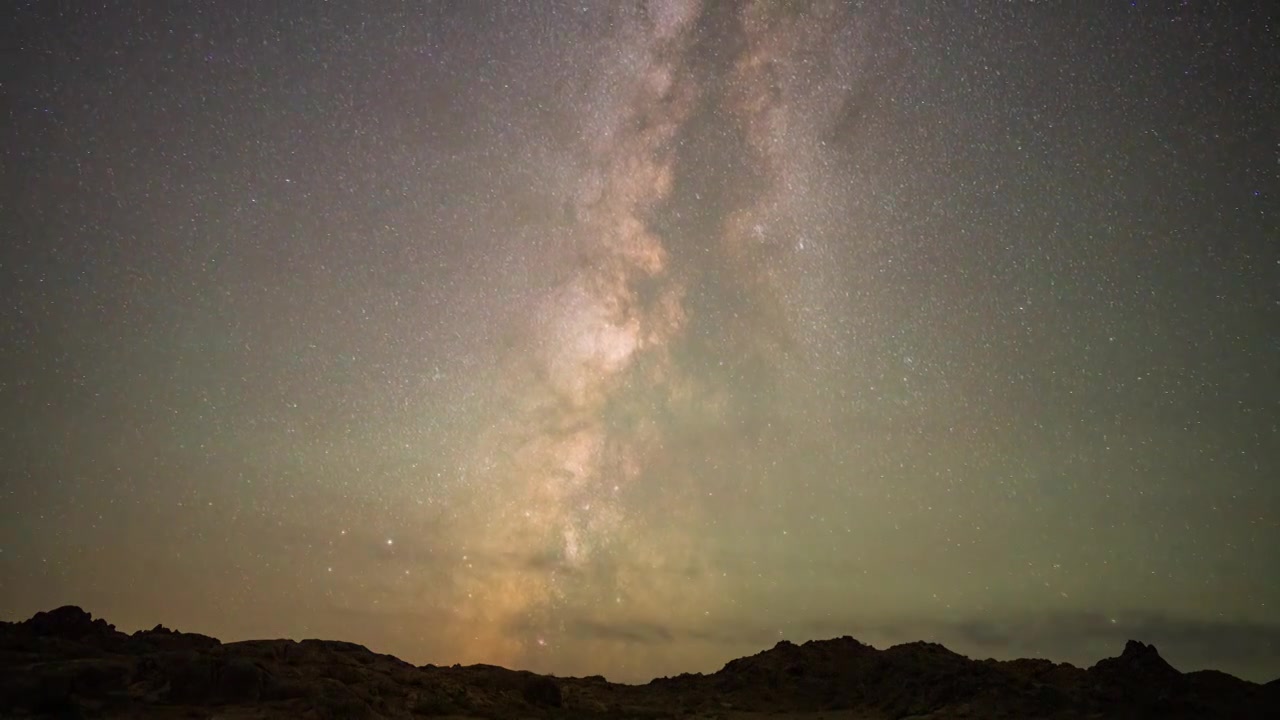 2024年英仙座流星雨延时摄影视频下载