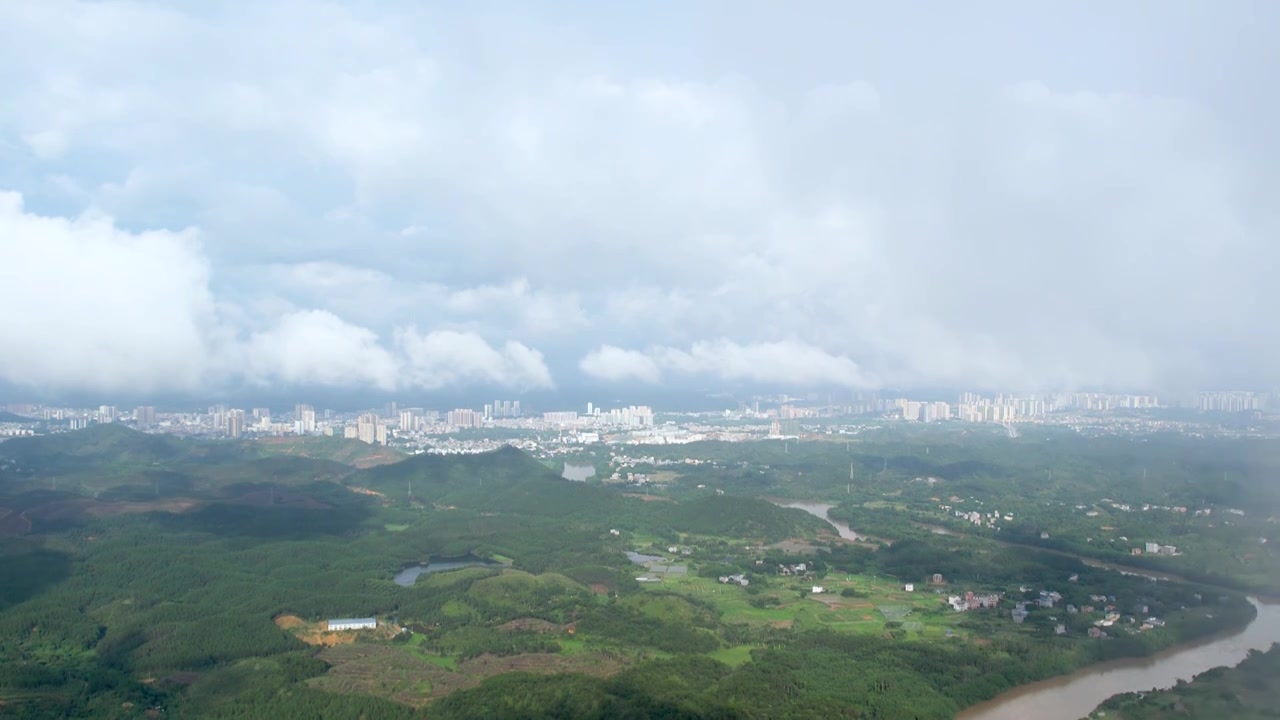 广西大山航拍风光穿云视频下载