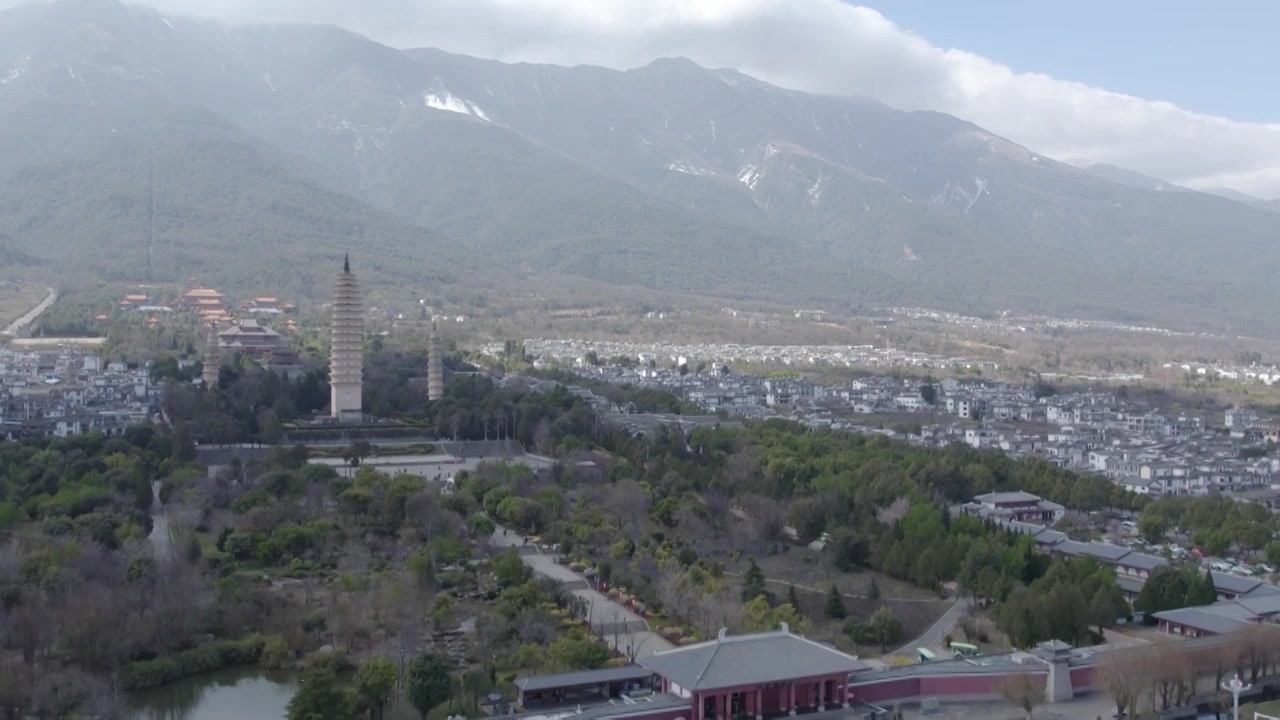 云南大理苍山航拍崇圣寺三塔视频下载