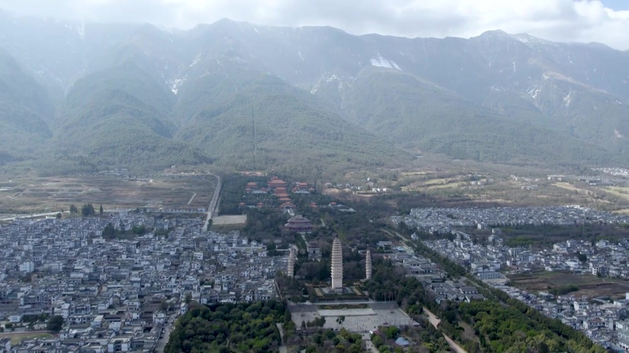 云南大理苍山航拍崇圣寺三塔视频素材