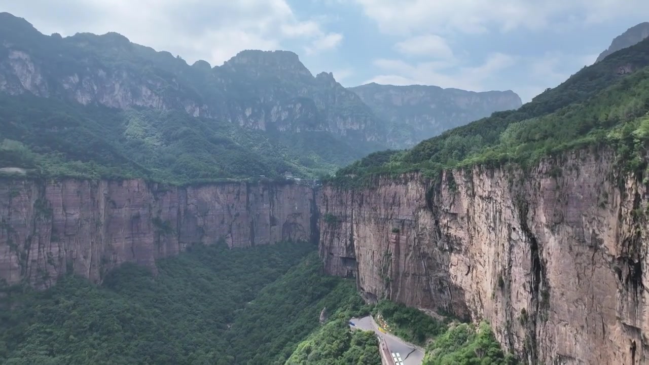 河南林州太行山万仙山景区郭亮村峡谷视频素材