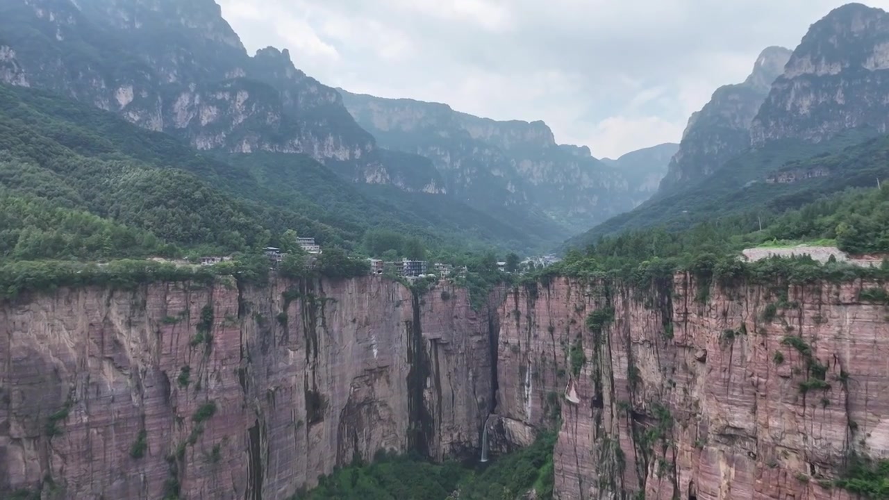 河南林州太行山万仙山景区郭亮村峡谷视频下载