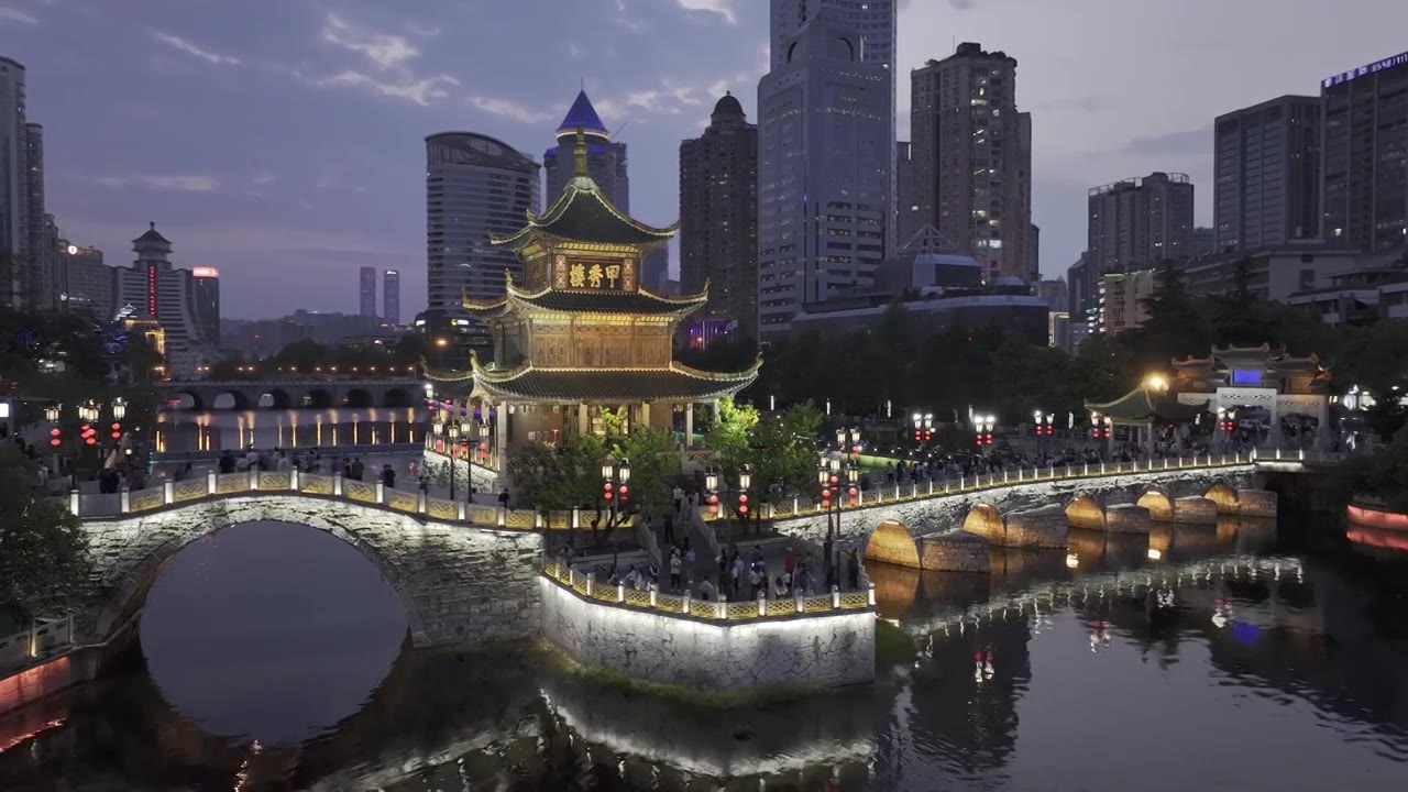 HDR贵阳甲秀楼城市地标建筑夜景风光航拍视频素材