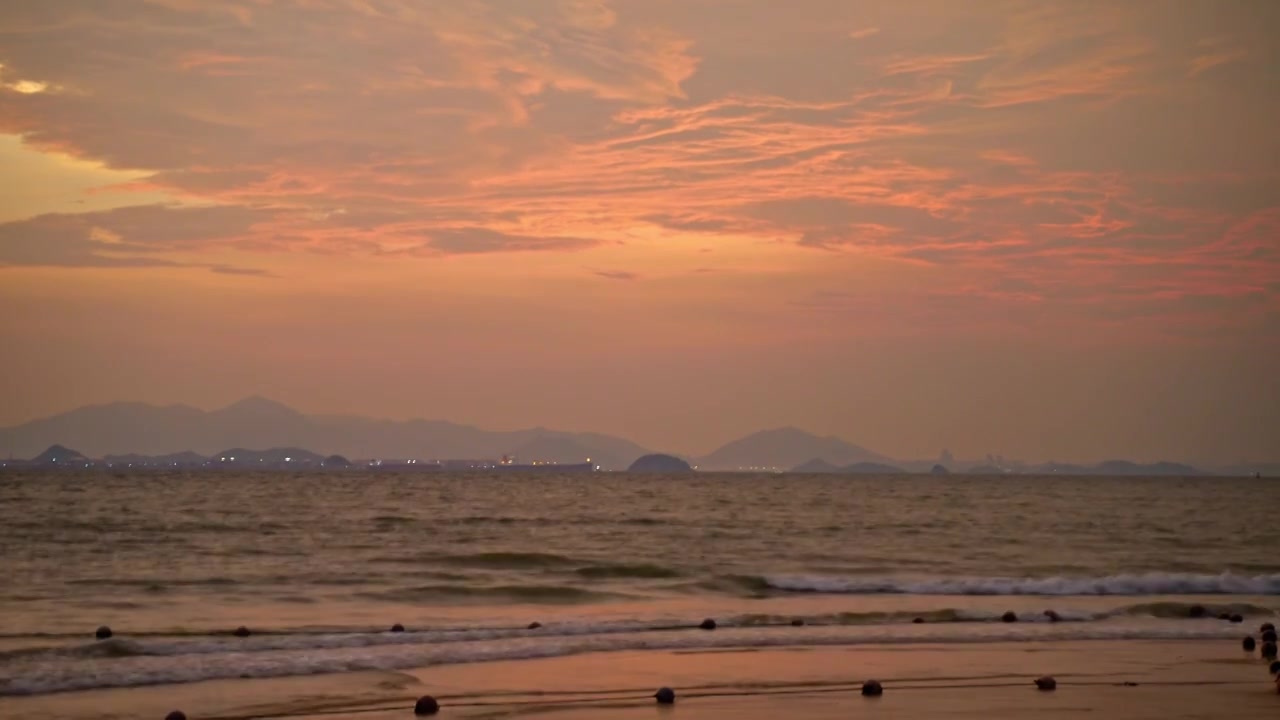 惠州惠东县双月湾虹海湾沙滩海上日落视频素材