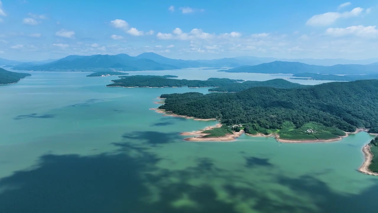 吉林松花湖夏季自然风光山水风景航拍视频素材