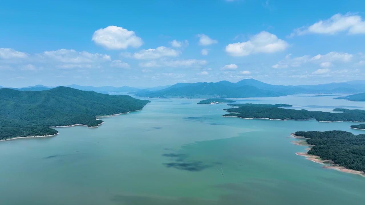 吉林松花湖夏季自然风光山水风景航拍视频素材