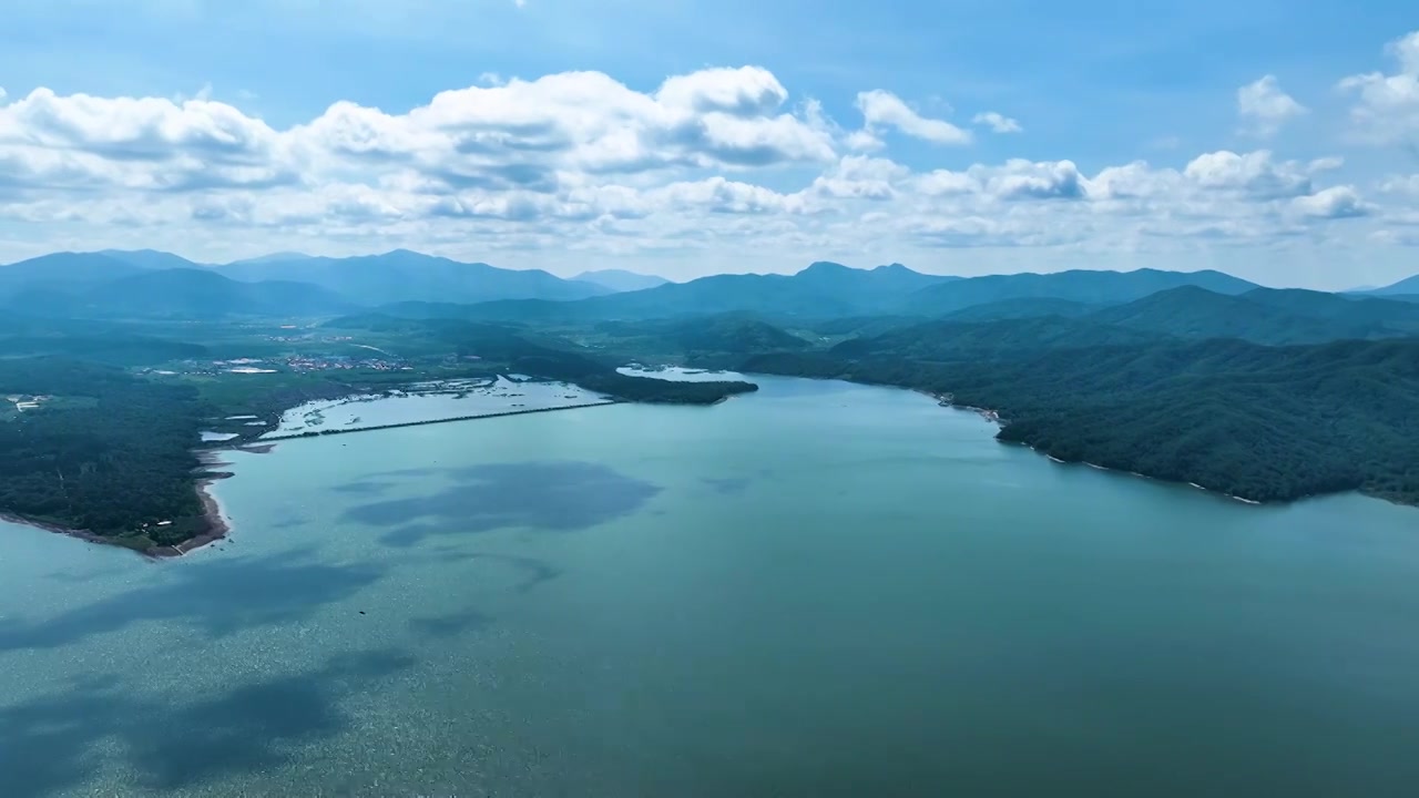 吉林松花湖夏季自然风光山水风景航拍视频素材