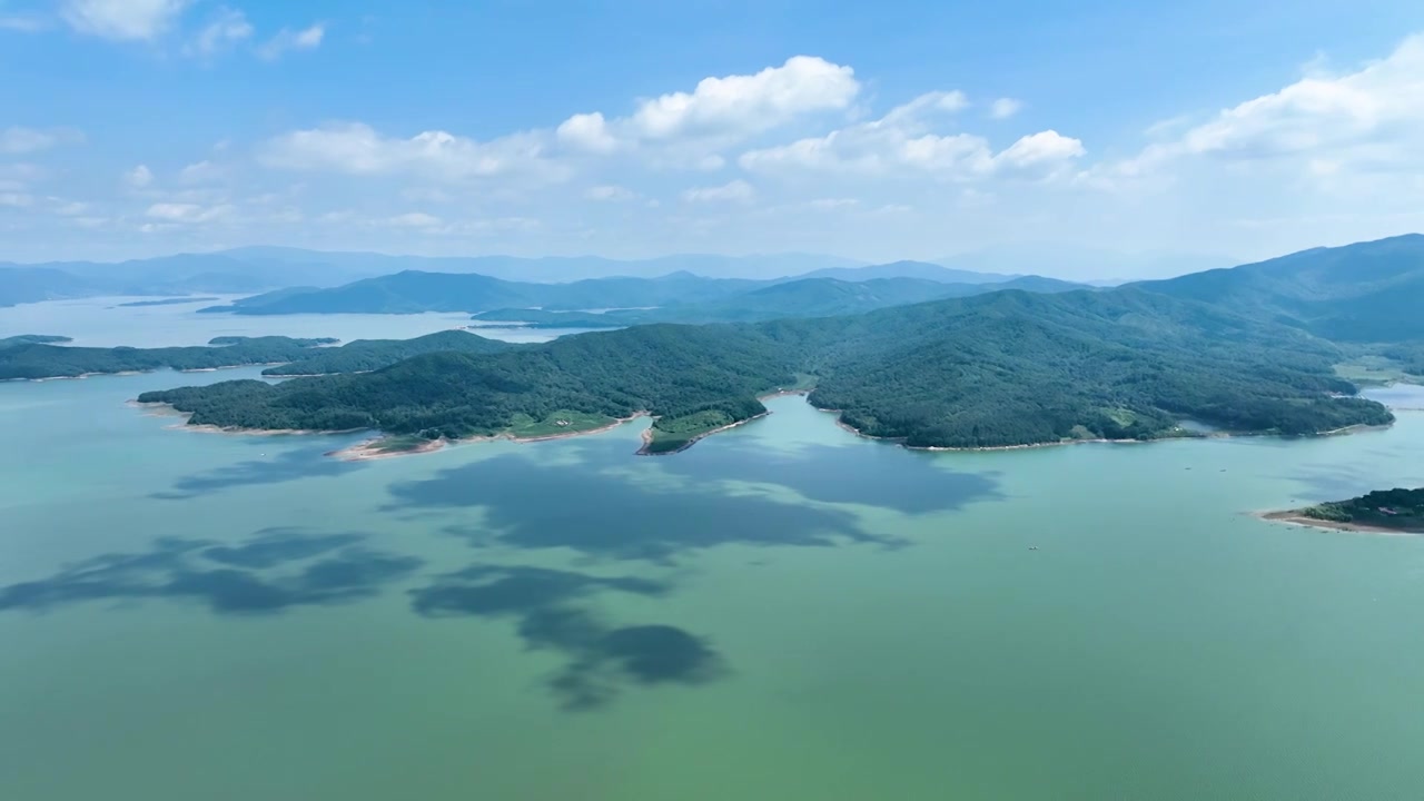 吉林松花湖夏季自然风光山水风景航拍视频素材