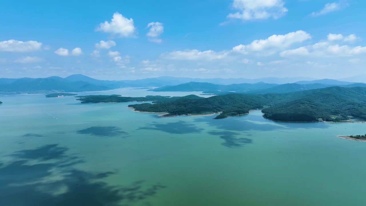 吉林松花湖夏季自然风光山水风景航拍视频素材