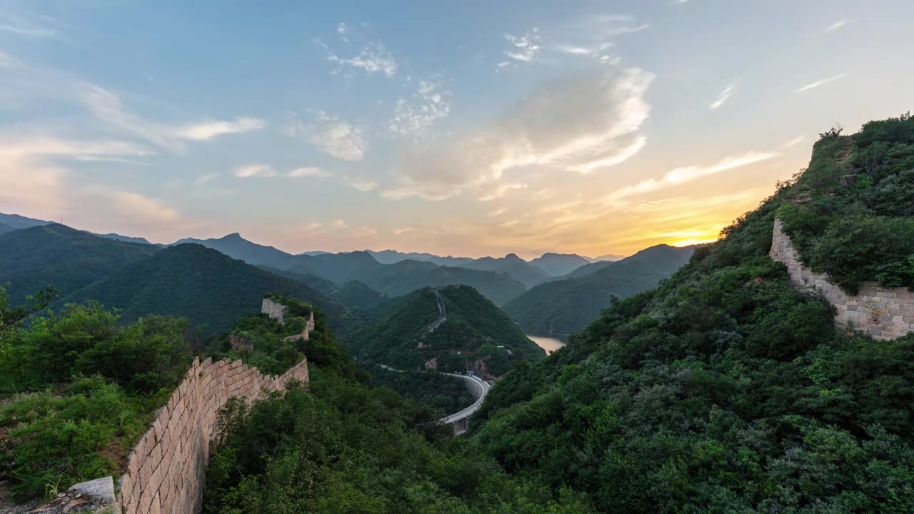 北京怀柔黄花城水长城夕阳日落火烧云延时摄影视频素材