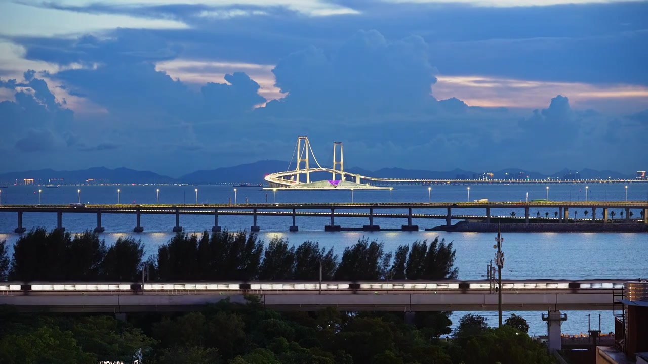 深中大桥与列车同框夜景视频下载