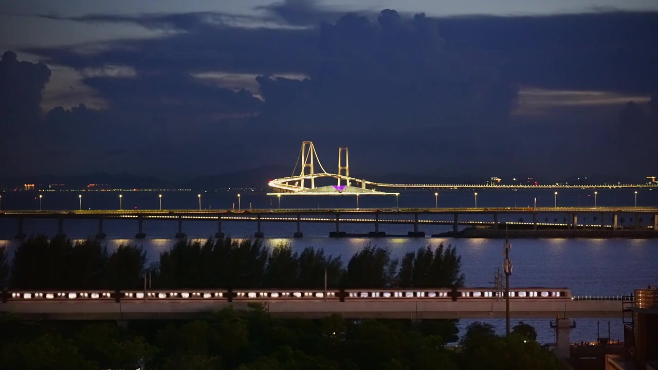 深中大桥与列车同框夜景视频下载