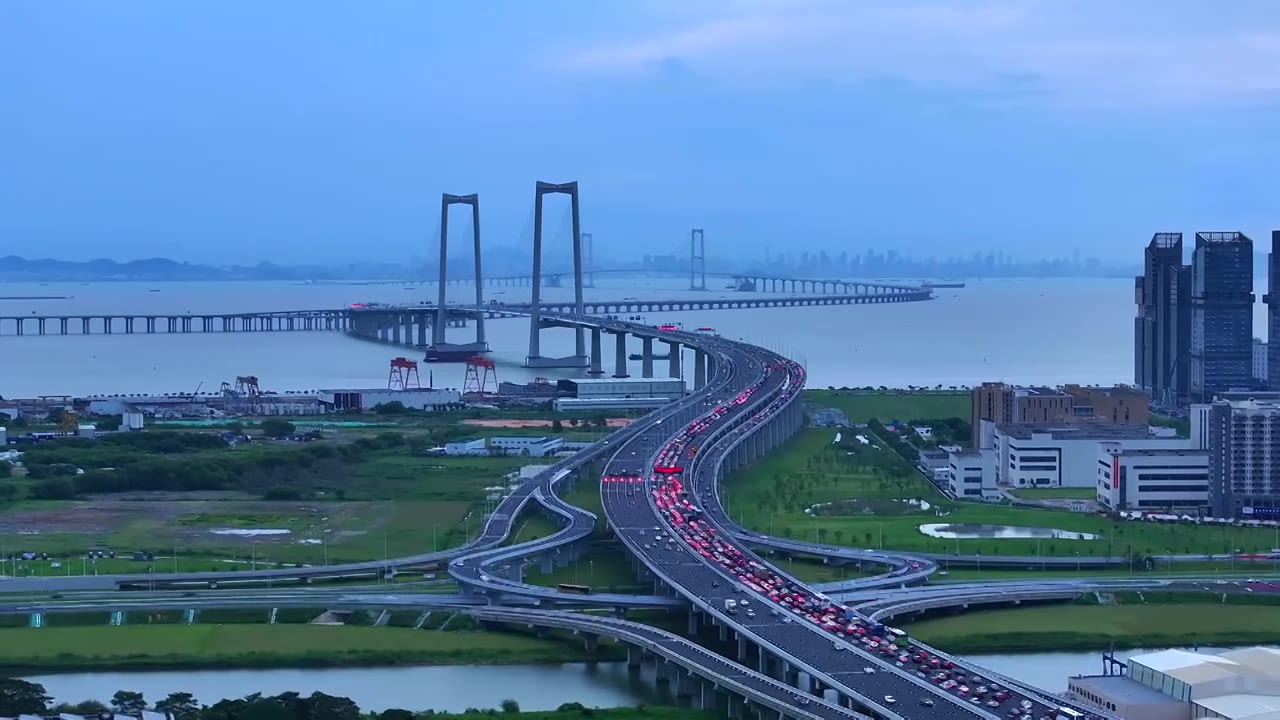 航拍深中通道蓝调夜景车流视频素材