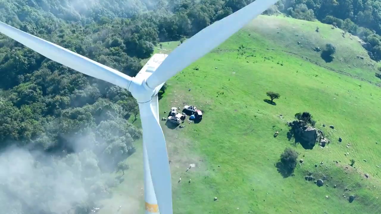 航拍秦岭云海风车发电大美河山自然风光视频素材