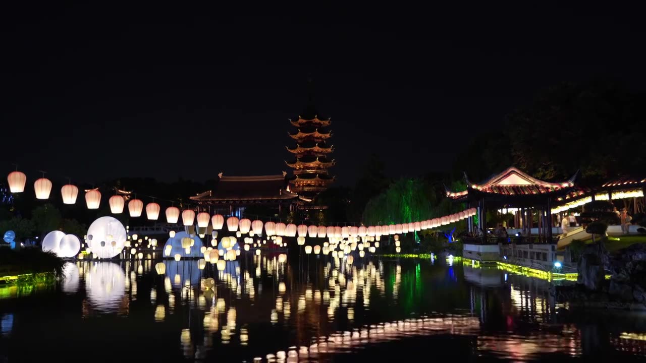 苏州盘门景区，中秋节夜晚的灯笼与瑞光塔夜景视频素材